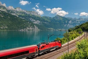 Railjet at Lake Walensee