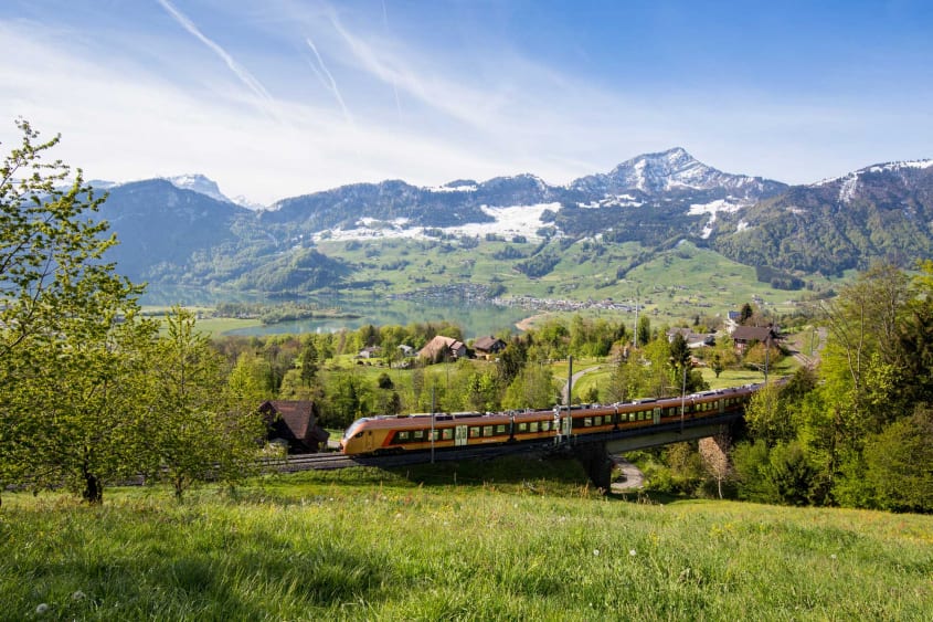 Voralpen-Express bei Steinerberg